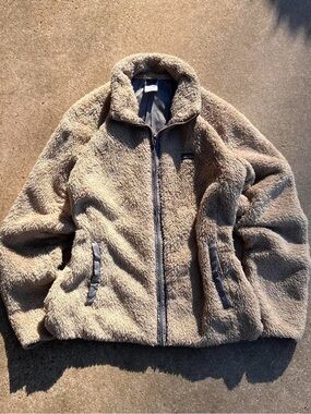 Vintage Women’s Patagonia Beige Sherpa/fur Zip-Up Jacket size XL
